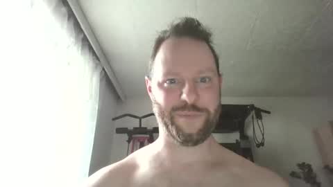 Snapshot of luke91_t chatting on May 5, 2:36 pm luke91_t online show from May 5, 2:36 pm