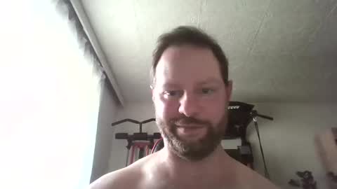 Snapshot of luke91_t chatting on June 3, 3:39 pm luke91_t online show from June 3, 3:39 pm
