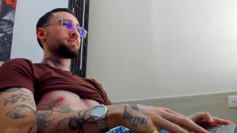 Snapshot of luke_davis01 chatting on February 15, 1:05 pm LUKE online show from February 15, 1:05 pm