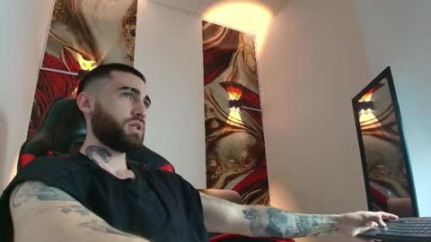 Snapshot of luke_davis01 chatting on October 2, 1:07 pm LUKE online show from October 2, 1:07 pm