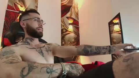 Snapshot of luke_davis01 chatting on October 18, 1:12 pm LUKE online show from October 18, 1:12 pm