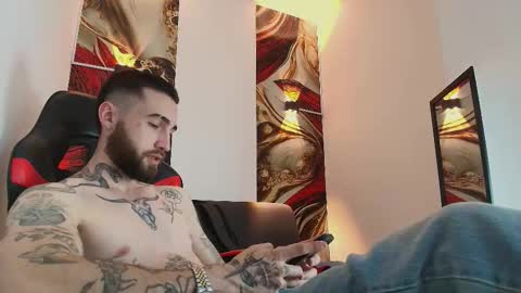 Snapshot of luke_davis01 chatting on October 22, 3:51 am LUKE online show from October 22, 3:51 am