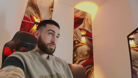 Snapshot of luke_davis01 chatting on October 25, 1:18 pm LUKE online show from October 25, 1:18 pm