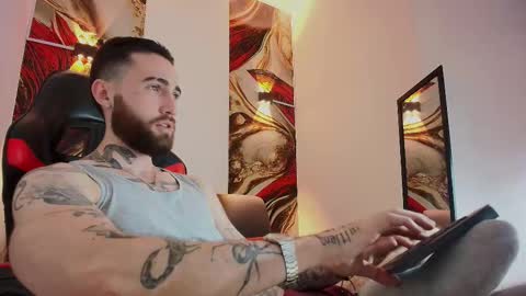 Snapshot of luke_davis01 chatting on October 28, 1:25 pm LUKE online show from October 28, 1:25 pm