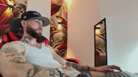 Snapshot of luke_davis01 chatting on November 4, 1:43 pm LUKE online show from November 4, 1:43 pm