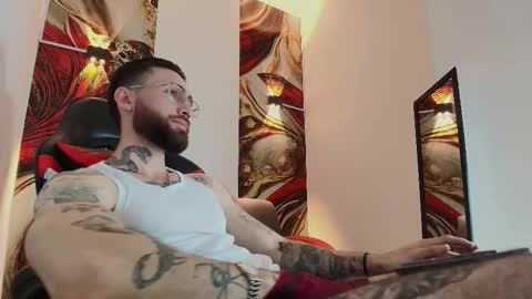 Snapshot of luke_davis01 chatting on November 6, 1:12 pm LUKE online show from November 6, 1:12 pm