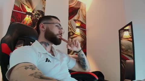 Snapshot of luke_davis01 chatting on November 22, 1:21 pm LUKE online show from November 22, 1:21 pm