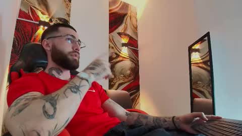 Snapshot of luke_davis01 chatting on November 24, 1:22 pm LUKE online show from November 24, 1:22 pm