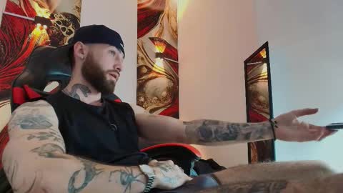 Snapshot of luke_davis01 chatting on November 25, 1:22 pm LUKE online show from November 25, 1:22 pm