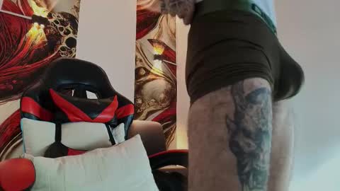 Snapshot of luke_davis01 chatting on November 29, 1:14 pm LUKE online show from November 29, 1:14 pm