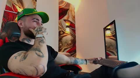 Snapshot of luke_davis01 chatting on December 4, 1:31 pm LUKE online show from December 4, 1:31 pm