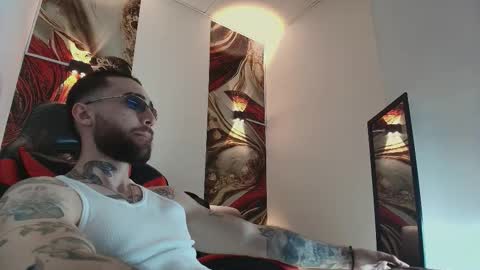 Snapshot of luke_davis01 chatting on December 15, 1:37 pm LUKE online show from December 15, 1:37 pm