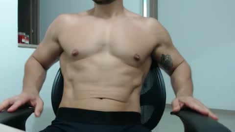 Snapshot of luke_logan chatting on May 29, 11:25 pm Luke Logan online show from May 29, 11:25 pm