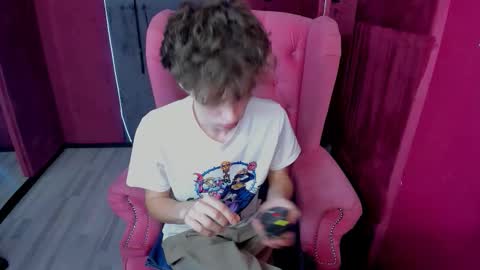 Snapshot of luke_sweet chatting on November 27, 11:45 am Luke online show from November 27, 11:45 am