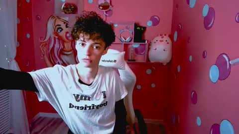 Snapshot of luke_sweet chatting on December 4, 10:57 am Luke online show from December 4, 10:57 am