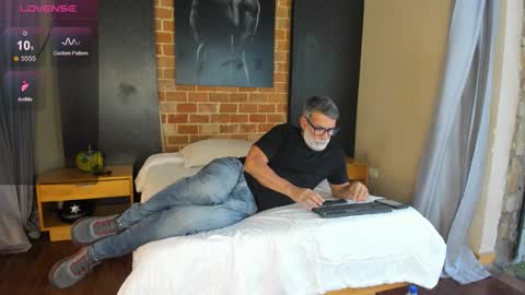 Luke Crews online show from September 28, 8:03 pm