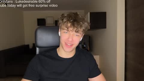 Snapshot of lukedesirable chatting on April 11, 7:51 pm lukedesirable online show from April 11, 7:51 pm