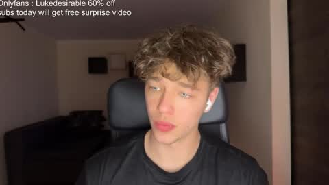 Snapshot of lukedesirable chatting on April 15, 9:48 pm lukedesirable online show from April 15, 9:48 pm