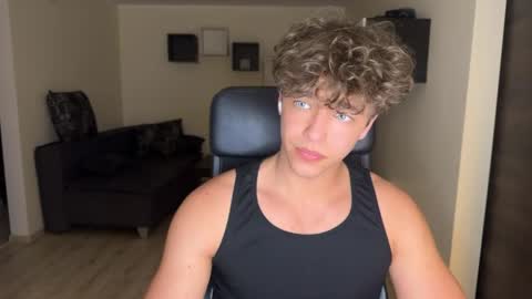 Snapshot of lukedesirable chatting on May 26, 9:44 pm lukedesirable online show from May 26, 9:44 pm