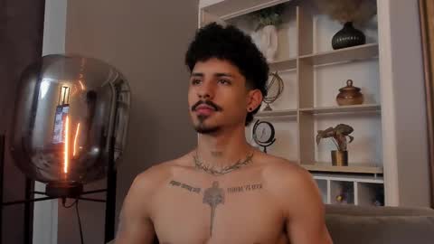 Snapshot of lukeetaylor_ chatting on October 23, 10:58 am Luke Taylor online show from October 23, 10:58 am