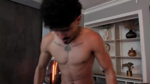 Snapshot of lukeetaylor_ chatting on October 25, 12:23 pm Luke Taylor online show from October 25, 12:23 pm