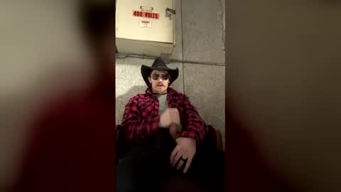 lukekibbe27 online show from February 6, 7:28 pm