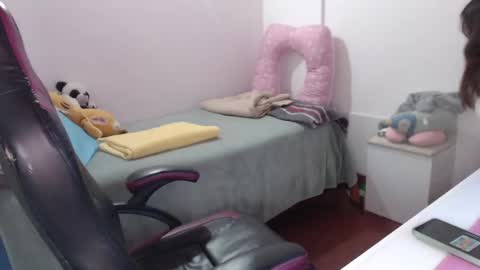 Vicky online show from December 14, 4:20 pm