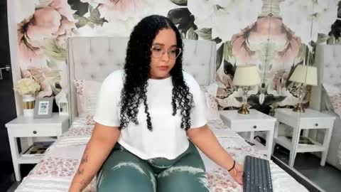 Snapshot of luli_rose_ chatting on October 21, 3:07 am Luli Rose online show from October 21, 3:07 am