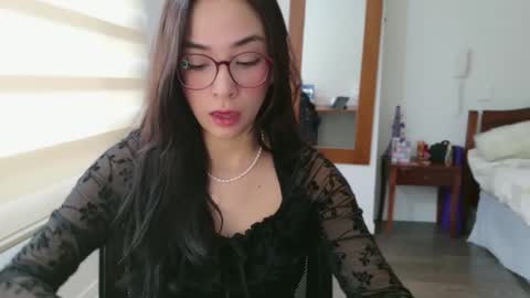 Snapshot of lulibee_ chatting on May 18, 1:17 pm Luli online show from May 18, 1:17 pm