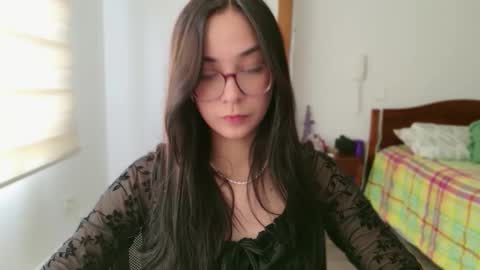 Snapshot of lulibee_ chatting on June 3, 2:33 pm Luli online show from June 3, 2:33 pm