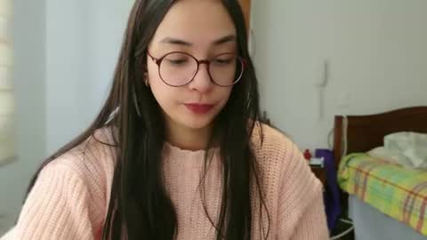 Snapshot of lulibee_ chatting on June 12, 1:54 pm Luli online show from June 12, 1:54 pm