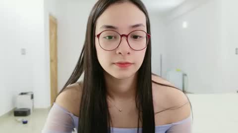 Snapshot of lulibee_ chatting on July 1, 12:18 pm Luli online show from July 1, 12:18 pm