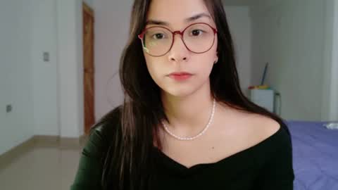 Snapshot of lulibee_ chatting on July 27, 12:45 pm Luli online show from July 27, 12:45 pm