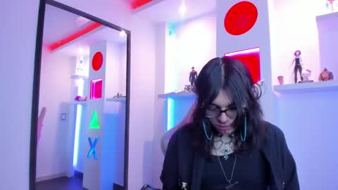 Snapshot of lullaby_charade chatting on October 18, 12:06 pm Cookie online show from October 18, 12:06 pm