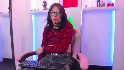 Snapshot of lullaby_charade chatting on November 4, 12:15 pm Cookie online show from November 4, 12:15 pm