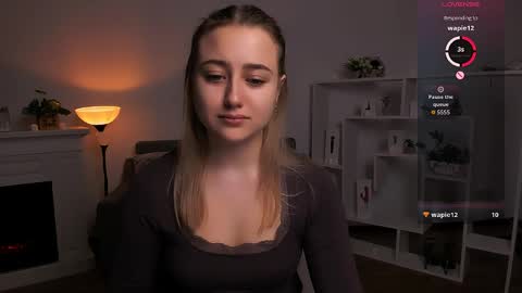 Snapshot of lulu___moon chatting on March 31, 8:53 pm Lily online show from March 31, 8:53 pm