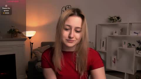 Snapshot of lulu___moon chatting on April 4, 8:50 pm Lily online show from April 4, 8:50 pm