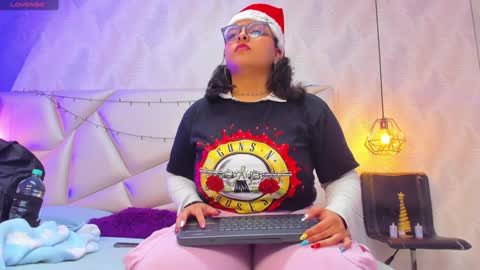 Snapshot of lulu_kawai chatting on December 24, 12:33 pm lulu online show from December 24, 12:33 pm