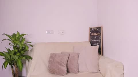 Snapshot of lulu_russell chatting on January 28, 3:04 am LULU online show from January 28, 3:04 am