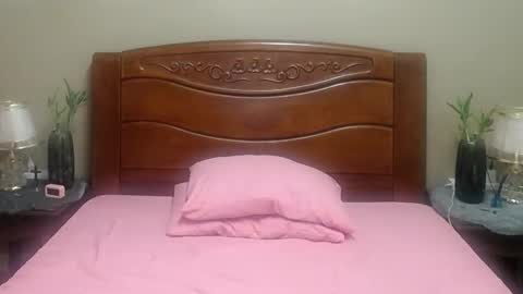 lulu_wild online show from October 16, 9:32 am