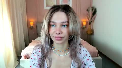Snapshot of lulualise chatting on April 26, 12:58 pm Alise online show from April 26, 12:58 pm
