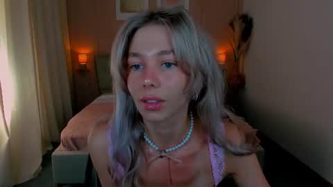 Snapshot of lulualise chatting on June 13, 1:42 pm Alise online show from June 13, 1:42 pm