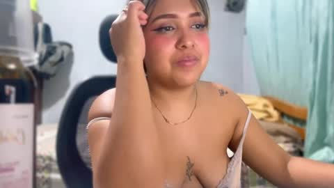 lulunini2004 online show from February 3, 6:40 am