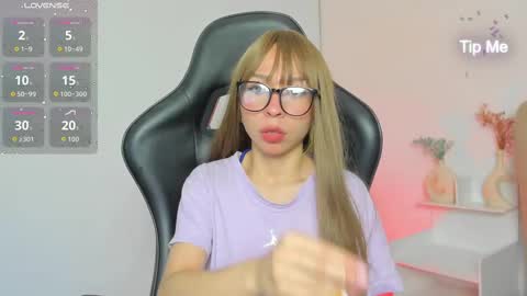 luluuberry online show from November 14, 10:03 am