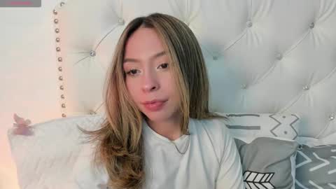 luluuberry online show from March 11, 8:59 pm