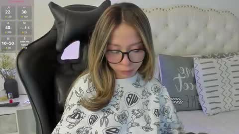 luluuberry online show from March 19, 8:24 pm