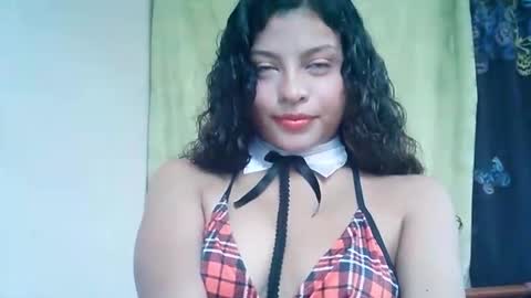 Snapshot of luluupeach69 chatting on October 29, 12:18 pm luluupeach69 online show from October 29, 12:18 pm