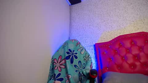 Snapshot of luly_blue chatting on March 17, 4:06 am Luly online show from March 17, 4:06 am