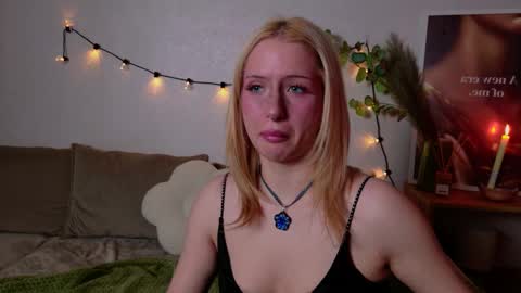 Snapshot of lumlue chatting on March 17, 12:41 pm Nora online show from March 17, 12:41 pm