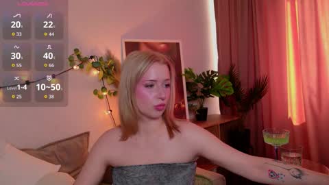 Snapshot of lumlue chatting on March 20, 10:09 am Nora online show from March 20, 10:09 am